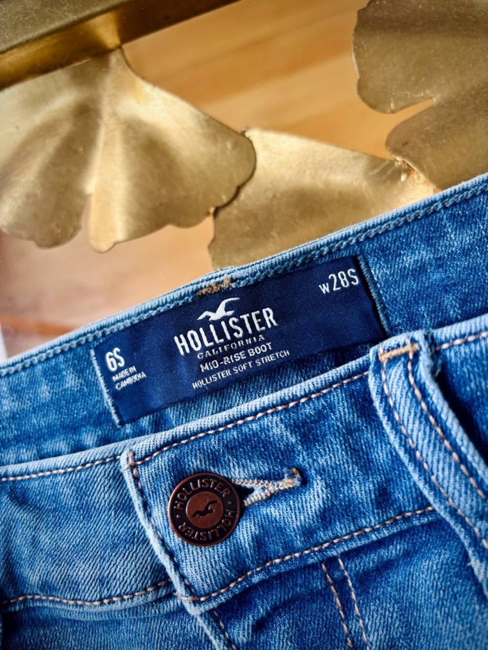 Hollister ๐ Mid Rise Boot Cut Jean Petite - Picture 6 of 8